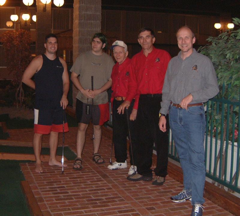 2000/10(October)/SD_Scott_Reunion/800x600_2000-10-26-34-Holidome-Scott-Men.JPG