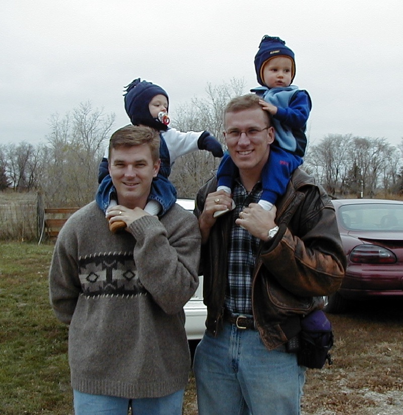 2000/10(October)/SD_Scott_Reunion/800x600_2000-10-27-50-Scott-Farm-Justin-Vale-Travis-Chance.JPG