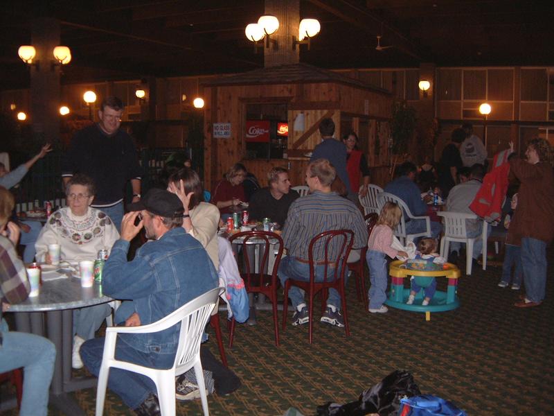 2000/10(October)/SD_Scott_Reunion/800x600_2000-10-27-54-Holidome.JPG