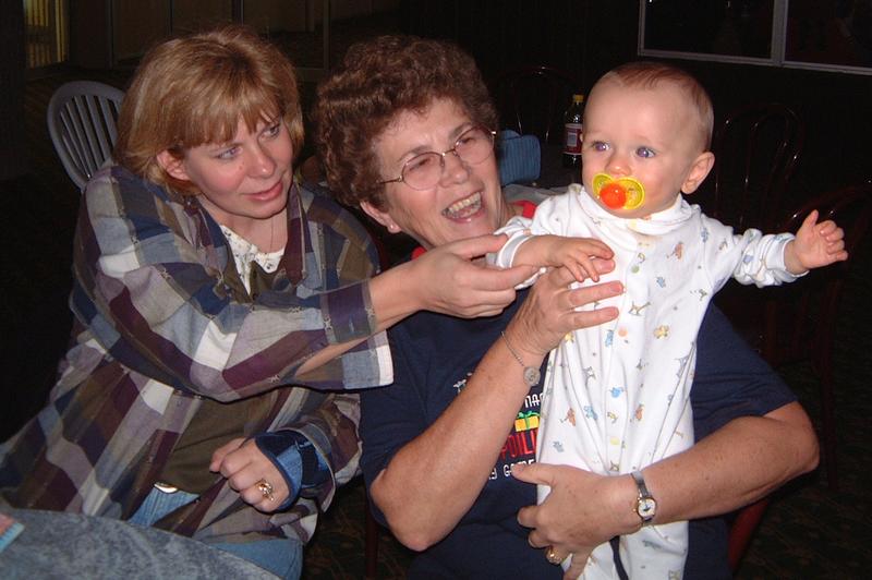 2000/10(October)/SD_Scott_Reunion/800x600_2000-10-27-55-Holidome-Patti-Lydella-Vale.JPG