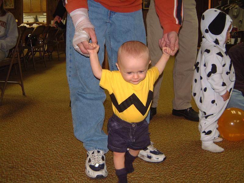 2000/10(October)/SD_Scott_Reunion/800x600_2000-10-28-27-Church-Basement-Costume-Party-Charlie-Brown-Vale-Dalmation-Alex.JPG
