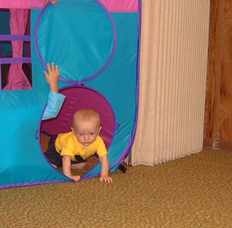 2000/10(October)/SD_Scott_Reunion/800x600_2000-10-28-31-Church-Basement-Costume-Party.JPG