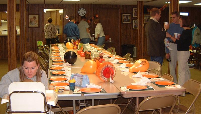 2000/10(October)/SD_Scott_Reunion/800x600_2000-10-28-35-Church-Basement-Turkey-Dinner.JPG