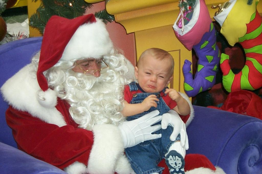 2000/12(December)/Family_Christmas_Fun/1024x768_2000-12-07_Santa-Vale.JPG