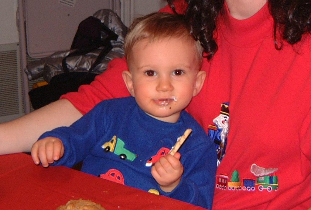 2000/12(December)/Family_Christmas_Fun/1024x768_2000-12-21-03_Chance_loves_cookies.JPG