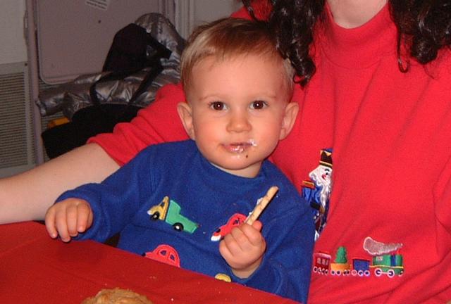 2000/12(December)/Family_Christmas_Fun/640x480_2000-12-21-03_Chance_loves_cookies.JPG
