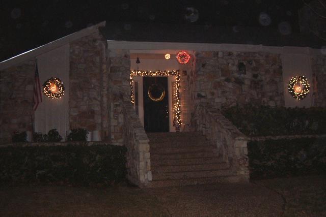 2000/12(December)/Family_Christmas_Fun/640x480_2000-12-24-16_outdoors.JPG