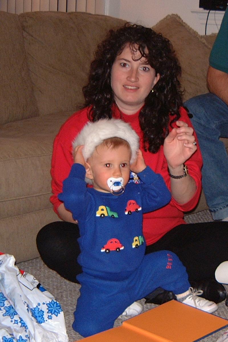 2000-12-21-07_one_picture_with_the_Santa_hat.JPG