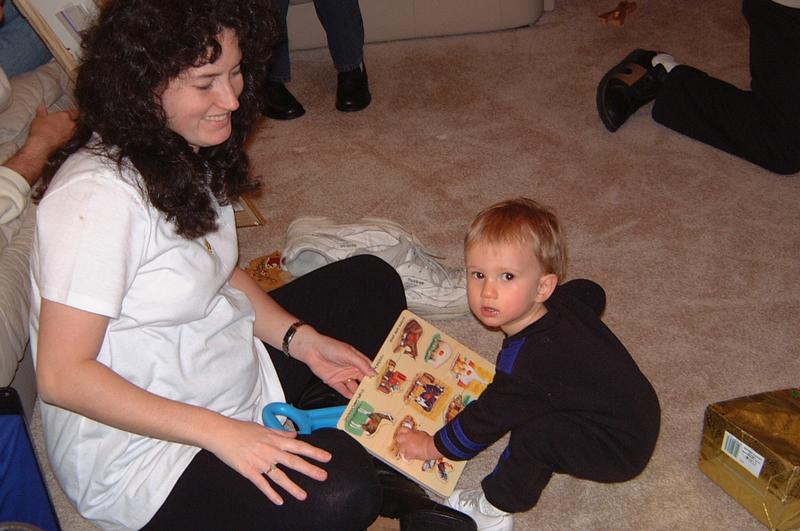 2000/12(December)/Family_Christmas_Fun/800x600_2001-01-01-04_puzzle.JPG