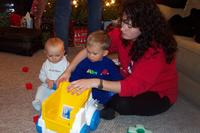 2000-12-21-10_Susie_helps_boys_with_new_toy.jpg