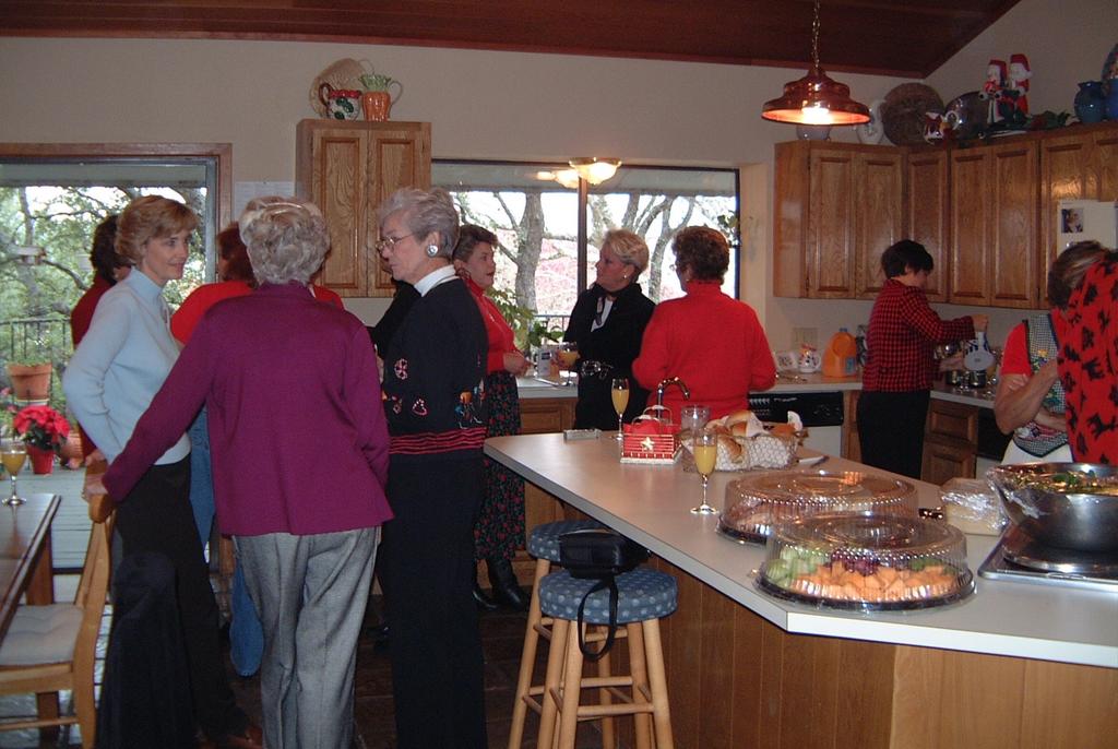 2000/12(December)/Lost_Creek_LGA_Christmas_Luncheon/2000-12-09-105938AA.JPG
