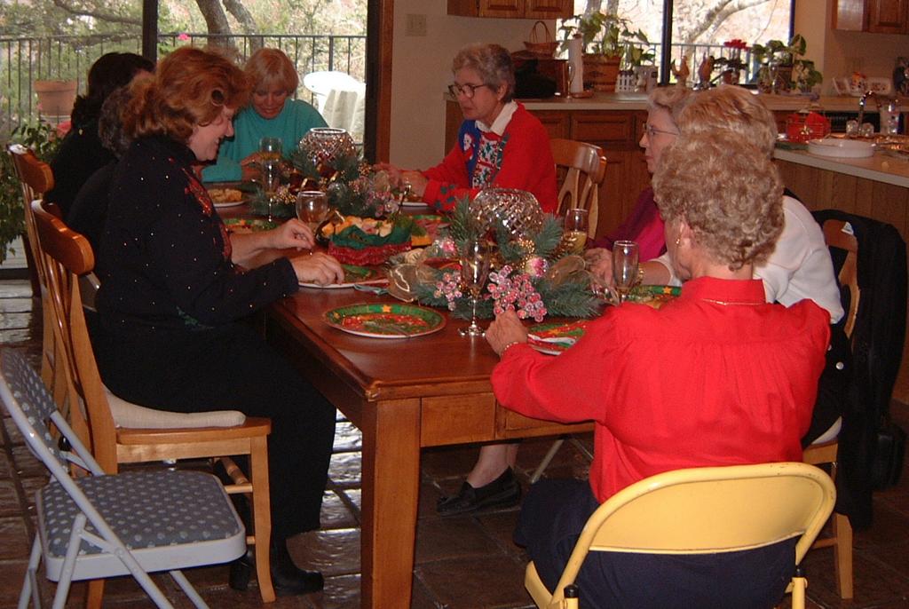 2000/12(December)/Lost_Creek_LGA_Christmas_Luncheon/1024x768_2000-12-09-105943AA.JPG
