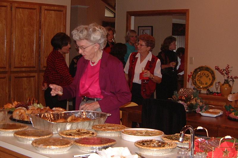 2000/12(December)/Lost_Creek_LGA_Christmas_Luncheon/800x600_2000-12-09-105939AA.JPG