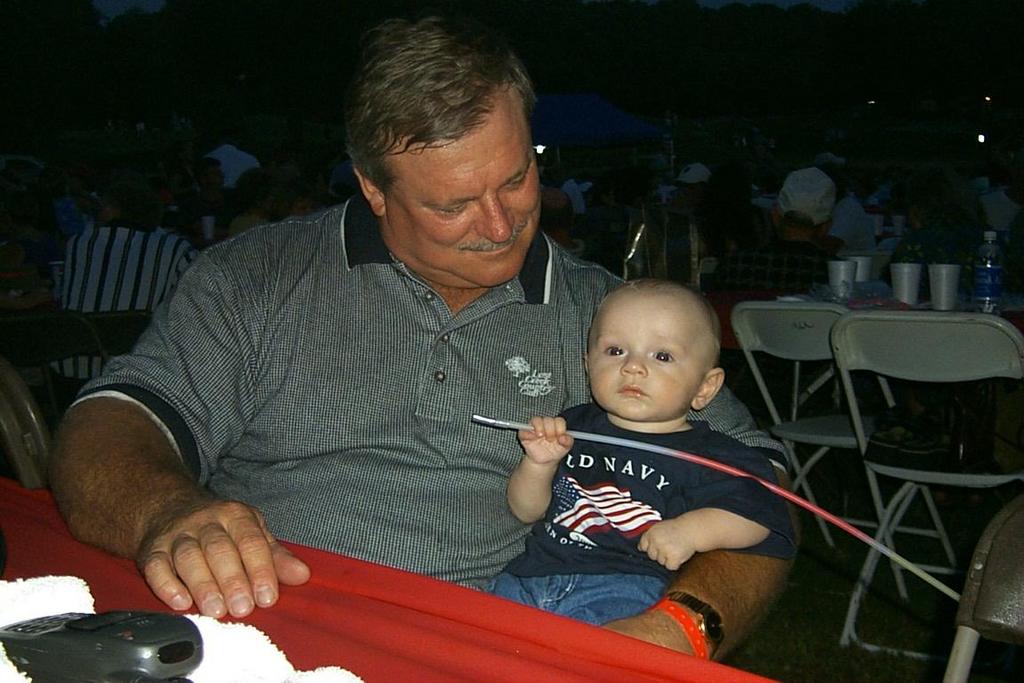 2000/GRANDMAS_FAVORITES/1024x768_2000-07-03-1757-Grandpa-Vale.JPG