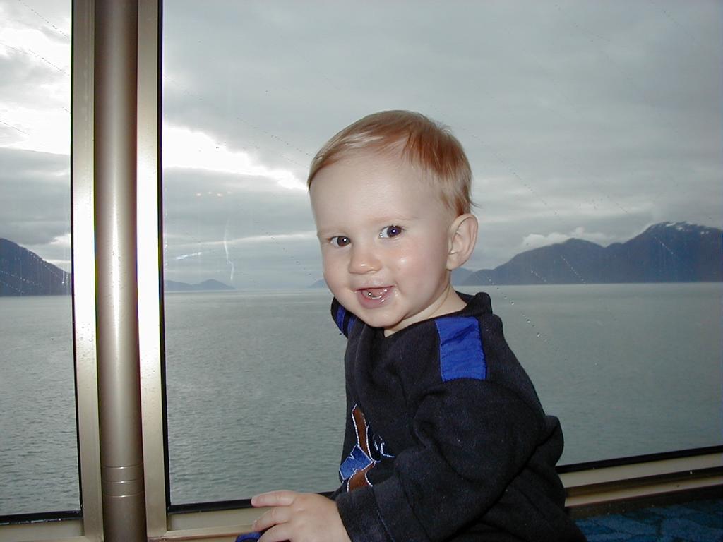 2000/GRANDMAS_FAVORITES/1024x768_2000-07-07-Alaska-Cruise-09-Chance-at-Window.jpg