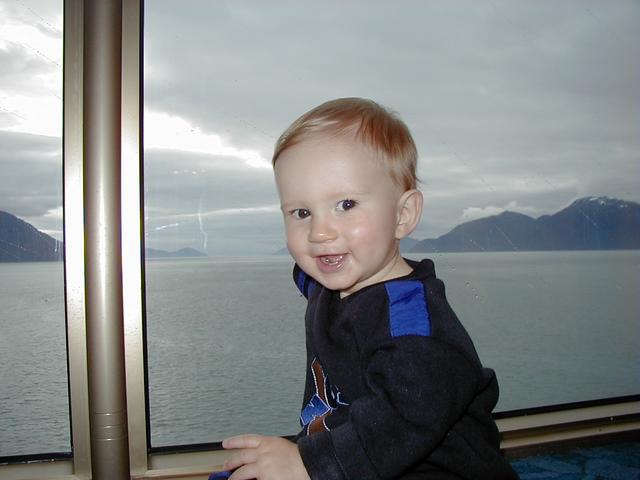 2000/GRANDMAS_FAVORITES/640x480_2000-07-07-Alaska-Cruise-09-Chance-at-Window.jpg