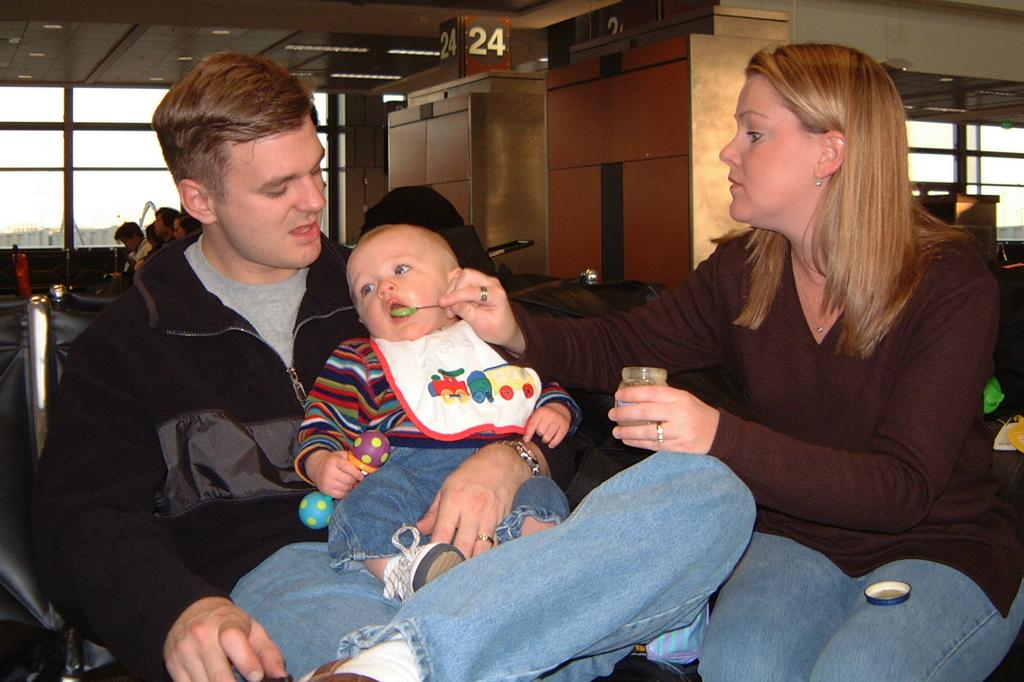 2001/02(February)/2(Whistler_Family_Ski_Trip)/1024x768_2001-02-10-2Austin-Airport-Vale-Breakfast.JPG