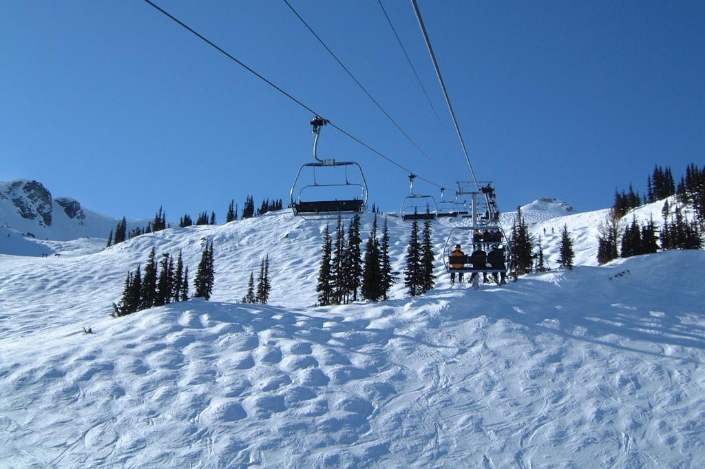 2001/02(February)/2(Whistler_Family_Ski_Trip)/1024x768_2001-02-15-8Harmony-Express.JPG