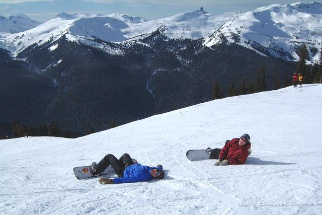 2001-02-13-4-Tired-Snowboarders-Justin-Travis.JPG