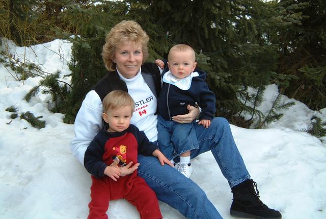 2001/02(February)/2(Whistler_Family_Ski_Trip)/640x480_2001-02-17-5-Waiting-for-departure.JPG