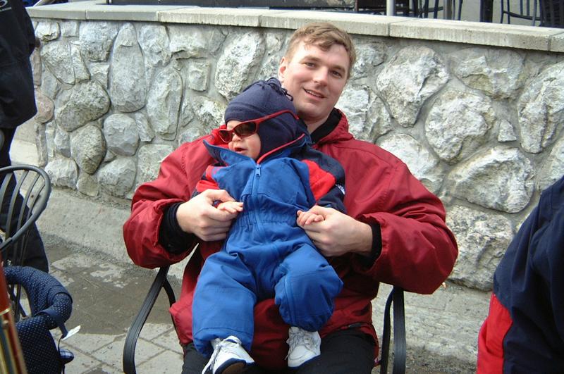 2001/02(February)/2(Whistler_Family_Ski_Trip)/800x600_2001-02-13-8-Bottom-0f-Blackcomb-Vale-Justin.JPG