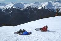 2001-02-13-4-Tired-Snowboarders-Justin-Travis.JPG