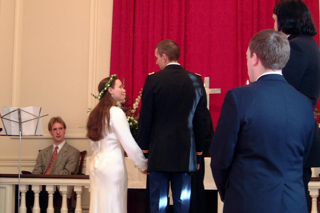 2001/02(February)/3(Joseph_and_Emilys_Wedding)/1024x768_2001-02-24-10.JPG
