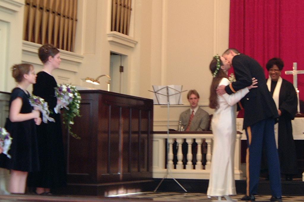 2001/02(February)/3(Joseph_and_Emilys_Wedding)/1024x768_2001-02-24-12.JPG