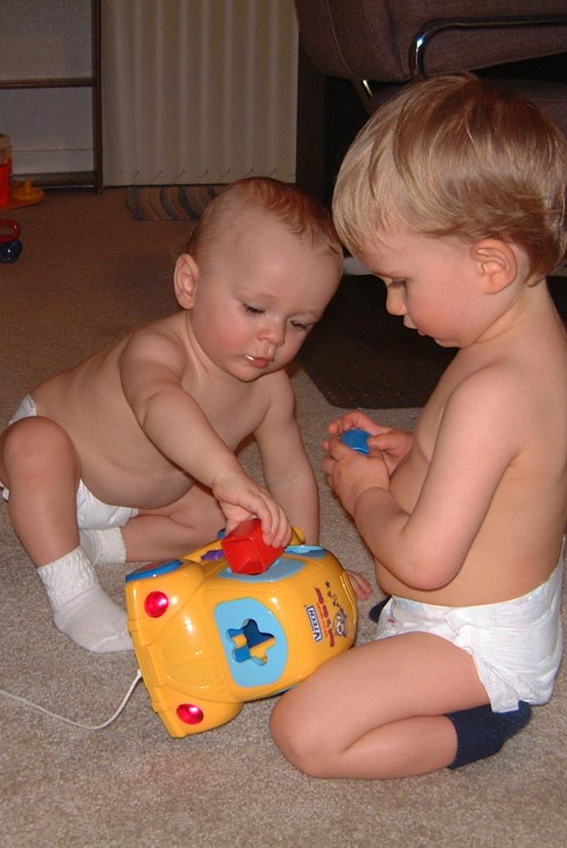 2001-02-27-9-Wow-they-can-play-together.JPG