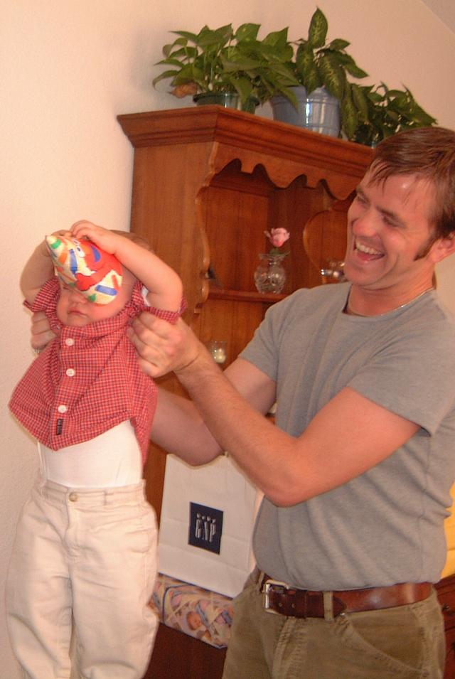 2001/03(March)/Vales_First_Birthday/640x480_2001-03-04-27-Get-this-hat-off-me.JPG
