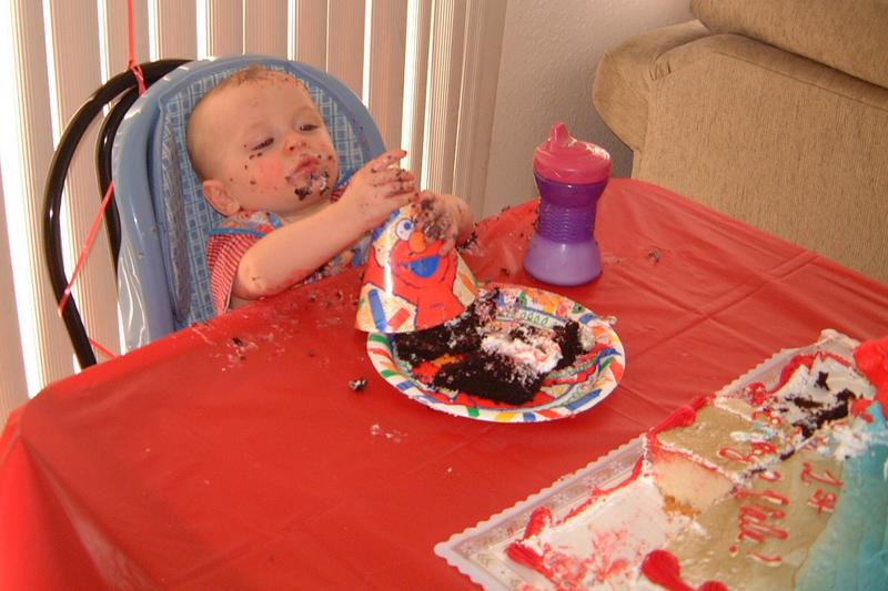 2001/03(March)/Vales_First_Birthday/800x600_2001-03-04-18-Can-I-do-this-again-tomorrow.JPG