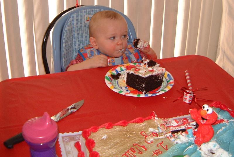 2001/03(March)/Vales_First_Birthday/800x600_2001-03-04-22-Cake-is-good-too.JPG