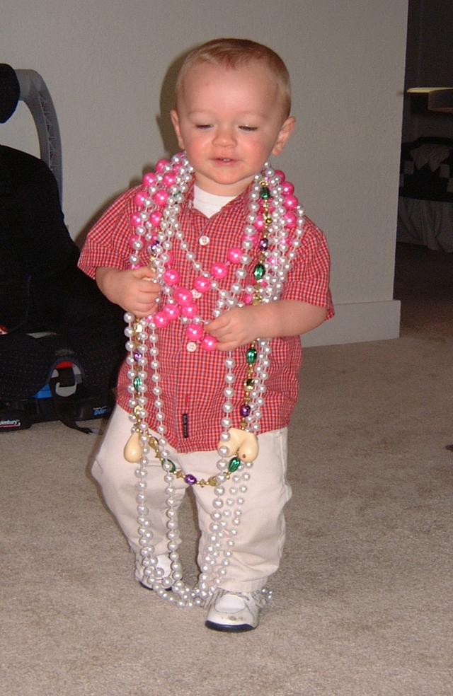 2001/04(April)/1(Vale_Beads)/640x480_2001-04-08-Vale-found-Granpa's-Beads.JPG