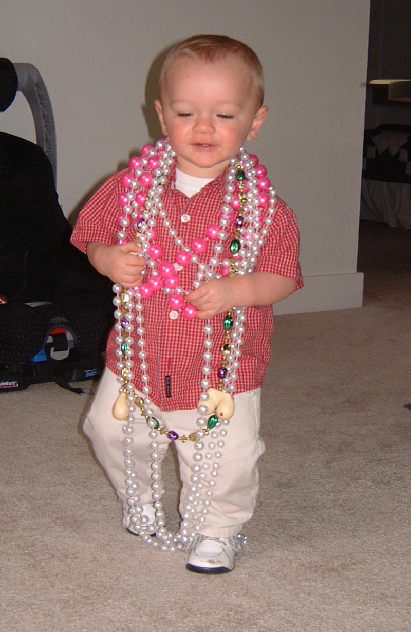2001/04(April)/1(Vale_Beads)/800x600_2001-04-08-Vale-found-Granpa's-Beads.JPG