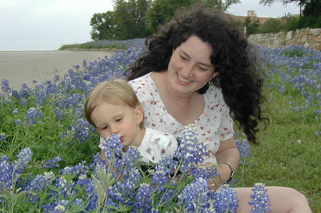 2001/04(April)/2(Bluebonnets_and_Easter_Bunny)/1024x768_2001-04-07-63-Bluebonnets-Susie-Chance.JPG