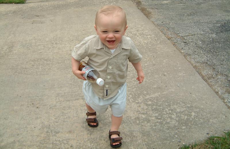 2001/04(April)/2(Bluebonnets_and_Easter_Bunny)/800x600_2001-04-04-27-Vale-Home-from-Walk.JPG