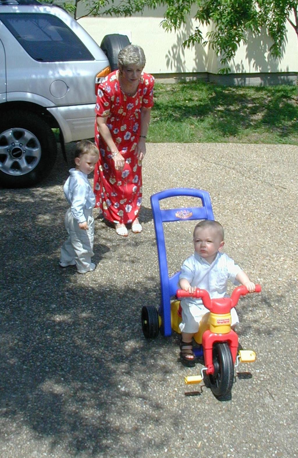 2001-04-15-07-After-Mass.JPG