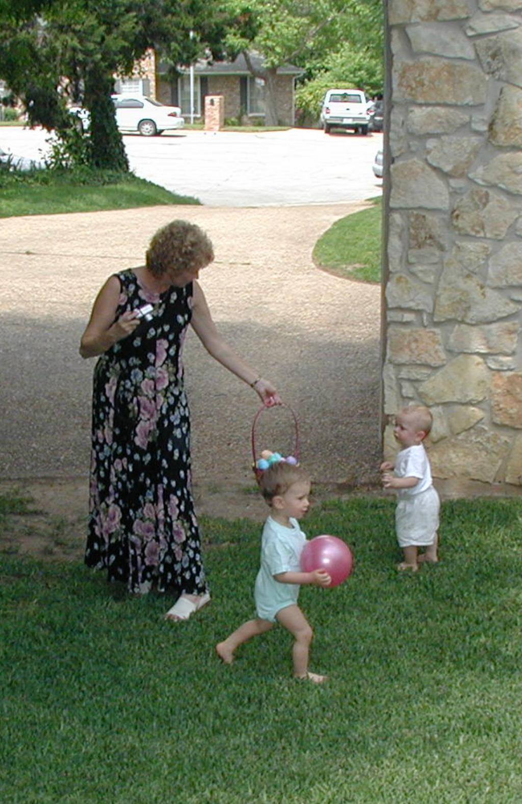 2001-04-15-09-Egg-Hunt.JPG
