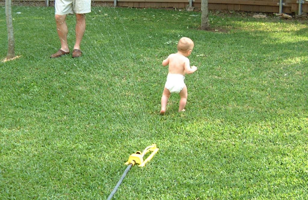 2001/04(April)/3(Easter)/1024x768_2001-04-15-33-Fun-in-Sprinkler.JPG