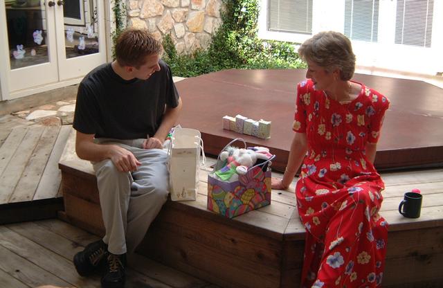 2001/04(April)/3(Easter)/640x480_2001-04-15-04-Breakfast-Baskets.JPG