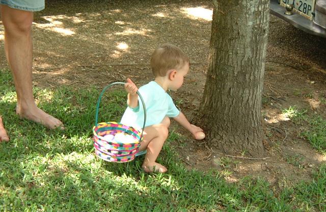 2001-04-15-21-Egg-Hunt.JPG