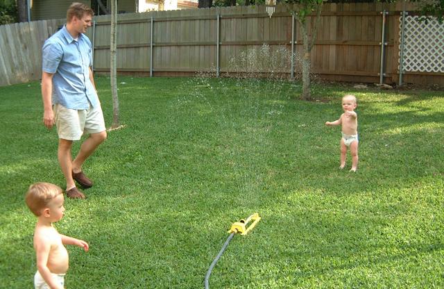 2001/04(April)/3(Easter)/640x480_2001-04-15-31-Fun-in-Sprinkler.JPG