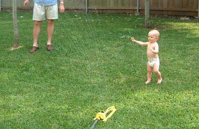 2001/04(April)/3(Easter)/640x480_2001-04-15-32-Fun-in-Sprinkler.JPG