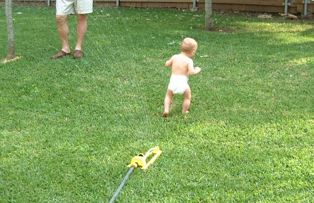 2001/04(April)/3(Easter)/640x480_2001-04-15-33-Fun-in-Sprinkler.JPG