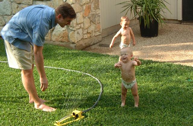 2001/04(April)/3(Easter)/640x480_2001-04-15-35-Fun-in-Sprinkler.JPG
