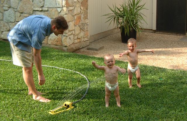 2001/04(April)/3(Easter)/640x480_2001-04-15-36-Fun-in-Sprinkler.JPG
