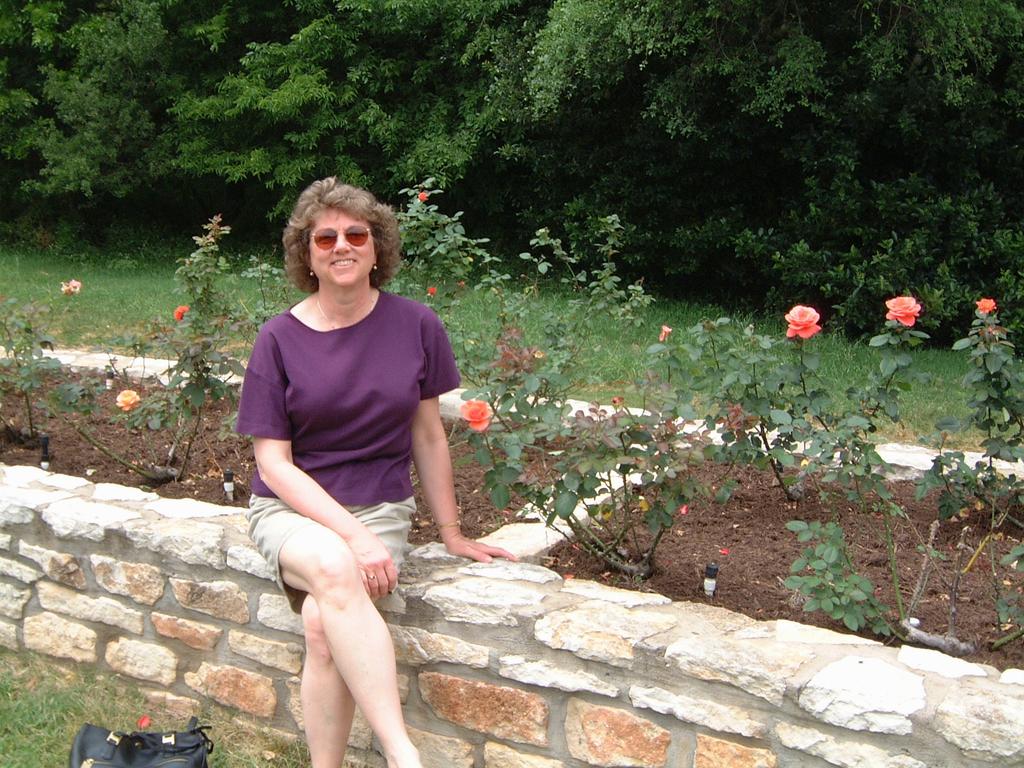 2001/04(April)/4(Heather_Joan_Tour_Austin_Flowers)/2001-04-21-01-Zilker-Gardens.JPG