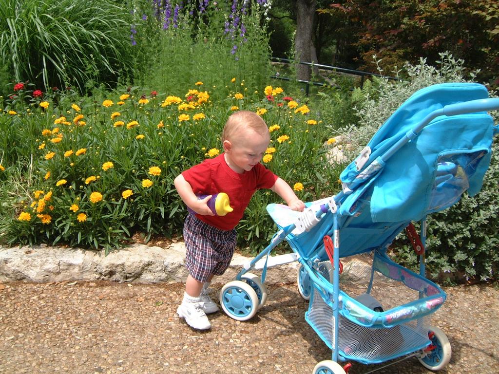 2001/04(April)/4(Heather_Joan_Tour_Austin_Flowers)/1024x768_2001-04-21-10-Zilker-Gardens.JPG