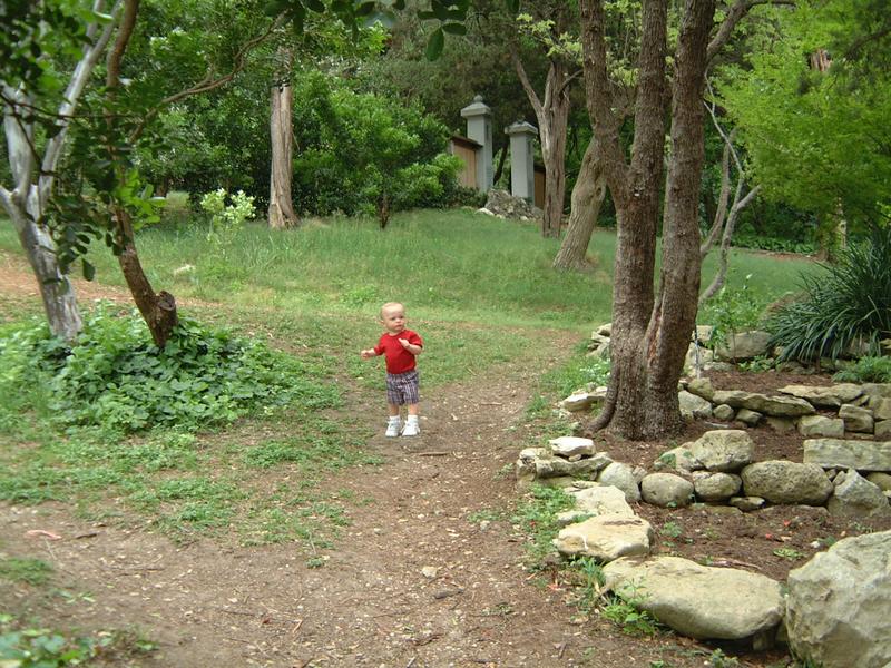 2001/04(April)/4(Heather_Joan_Tour_Austin_Flowers)/800x600_2001-04-21-06-Zilker-Gardens.JPG