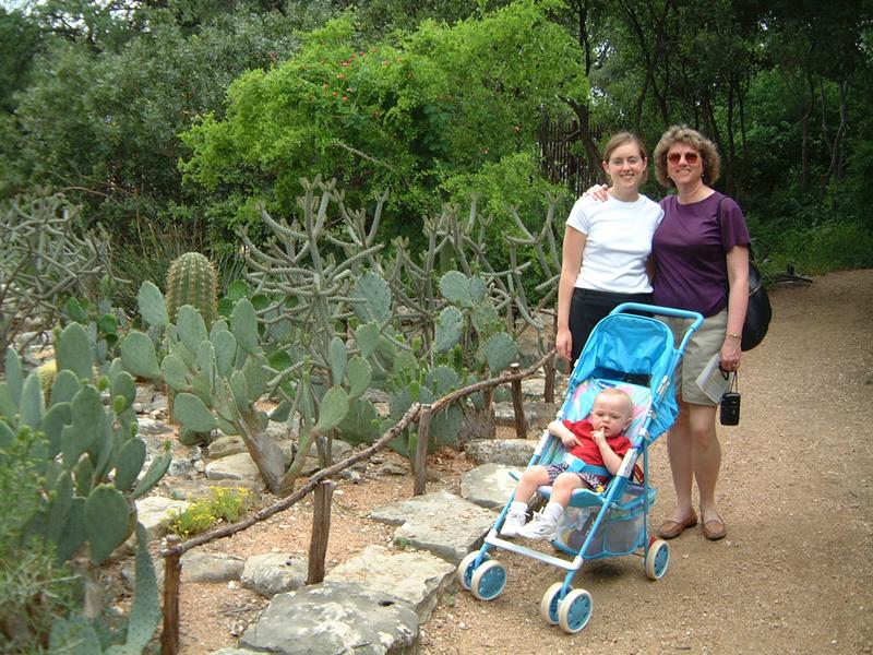 2001/04(April)/4(Heather_Joan_Tour_Austin_Flowers)/800x600_2001-04-21-08-Zilker-Gardens.JPG
